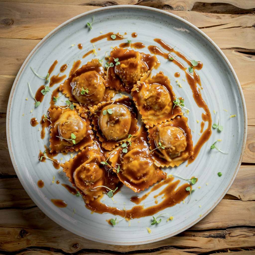 Depois de anos, Ecully volta a mexer no cardápio