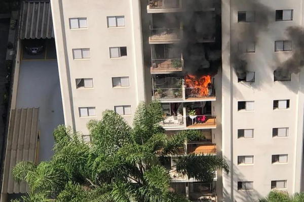 Incêndio em apartamento na Vila Olímpia deixa 2 feridos; assista o vídeo