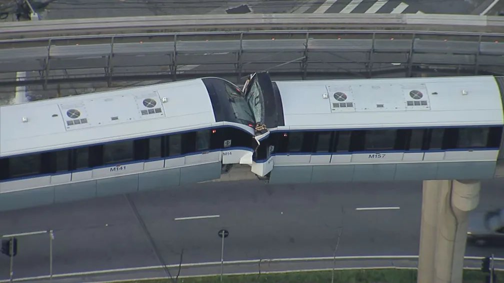 Colisão entre trens paralisa Linha-15 Prata do Monotrilho em São Paulo
