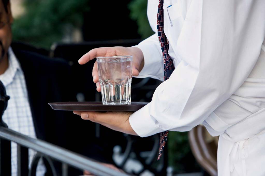 Questionada no STF, lei que prevê “água da casa” divide opiniões