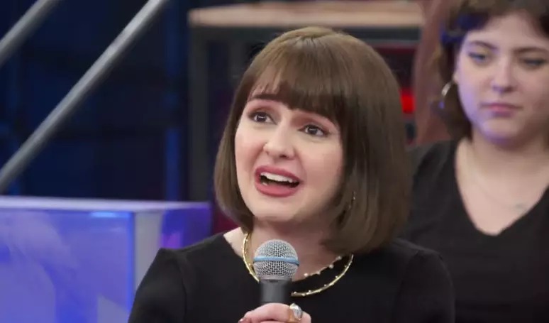 Klara Castanho chora ao falar publicamente sobre caso de estupro