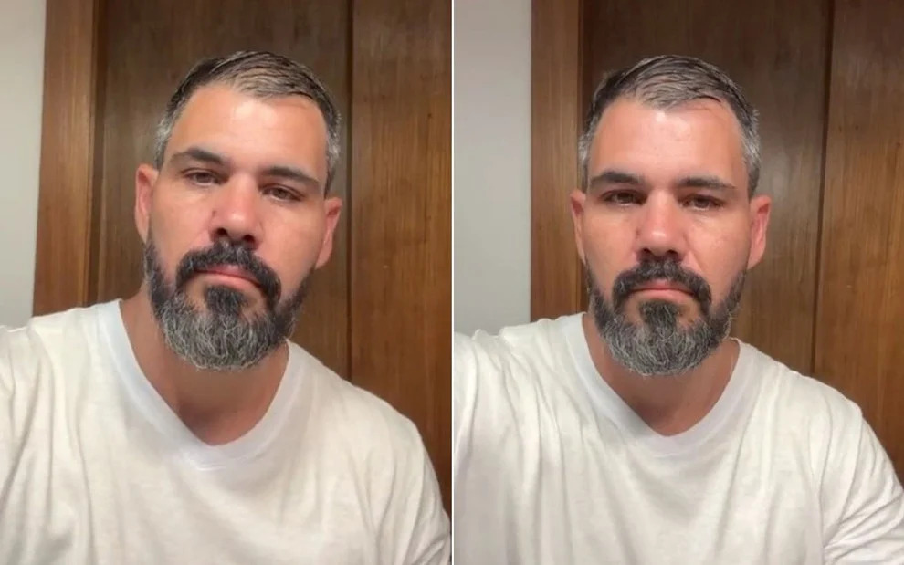 Duas fotos do ator Juliano Carré, usando camiseta branca, falando para a câmera em story do instagram