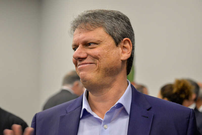 Tarcísio e Nunes divergem sobre o aumento da passagem