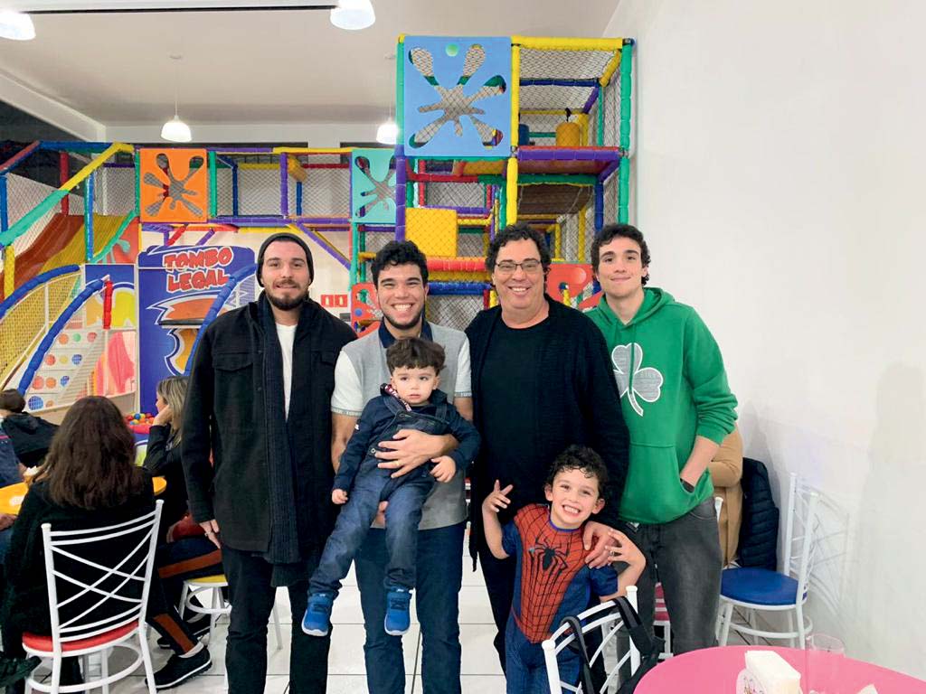 Casagrande com os filhos e netos
