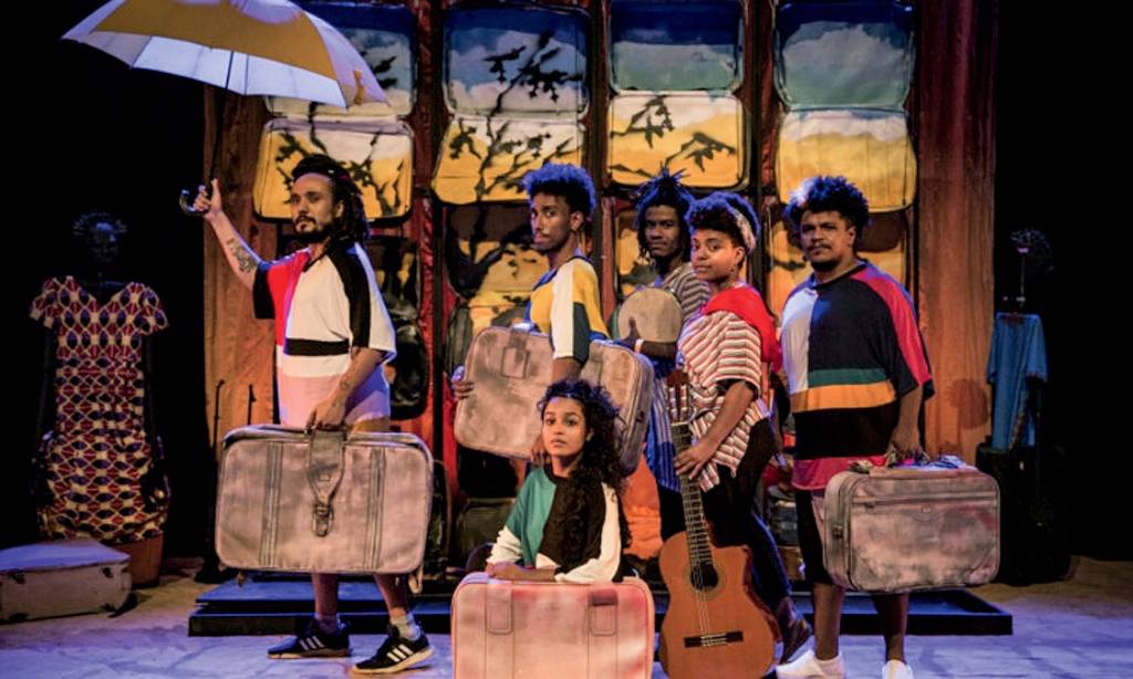 Espetáculo retrata dramas e sonhos de menino africano refugiado