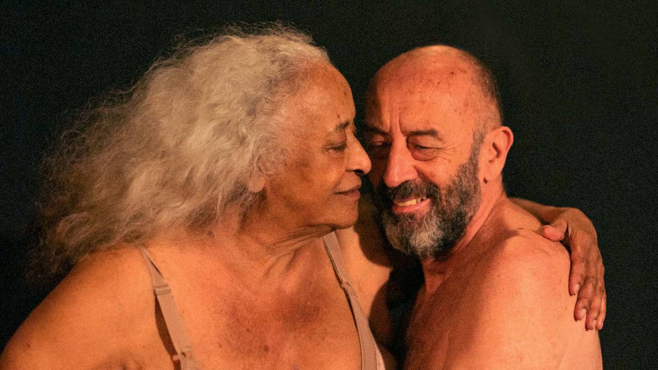 mãos trêmulas peça