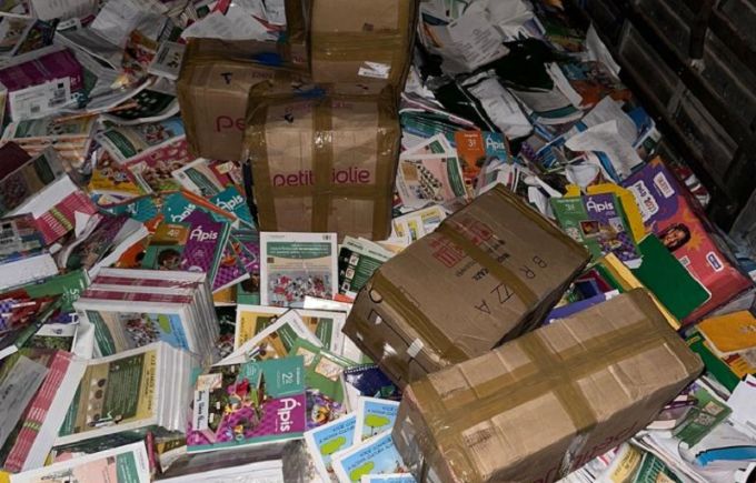 Droga estava acondicionada em meio aos livros