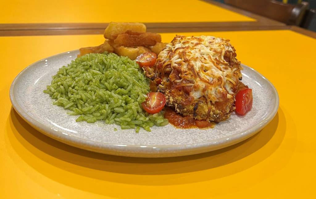 mocoto-leopoldina_file-de-frango-parmigiana_ Prato: PF de filé de frango gratinado com queijos brasileiros, arroz de cheiro verde e mandioca frita