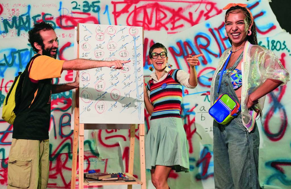 Peça voltada para adolescentes revela matemática presente no cotidiano