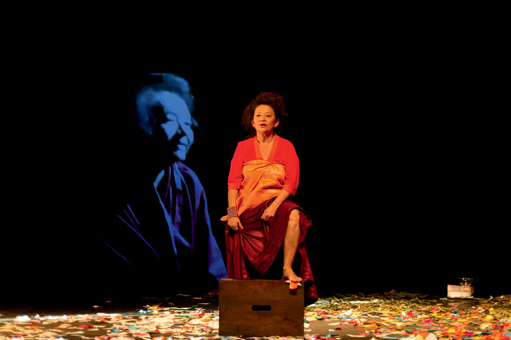 Após Festival de Curitiba, Nena Inoue traz solo ‘Sobrevivente’ à capital