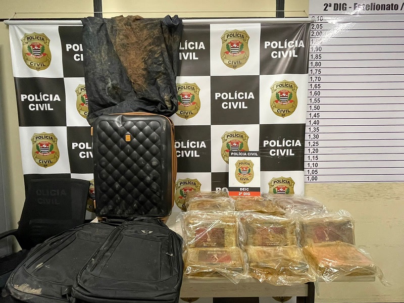 Polícia encontra mala com 30 kg de cocaína ao lado do Aeroporto de Guarulhos
