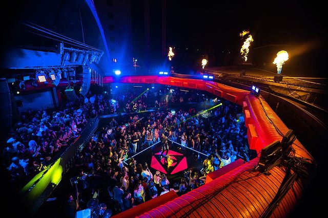 Vila JK: shows às quartas, sextas e sábados Vila JK: shows às quartas, sextas e sábados