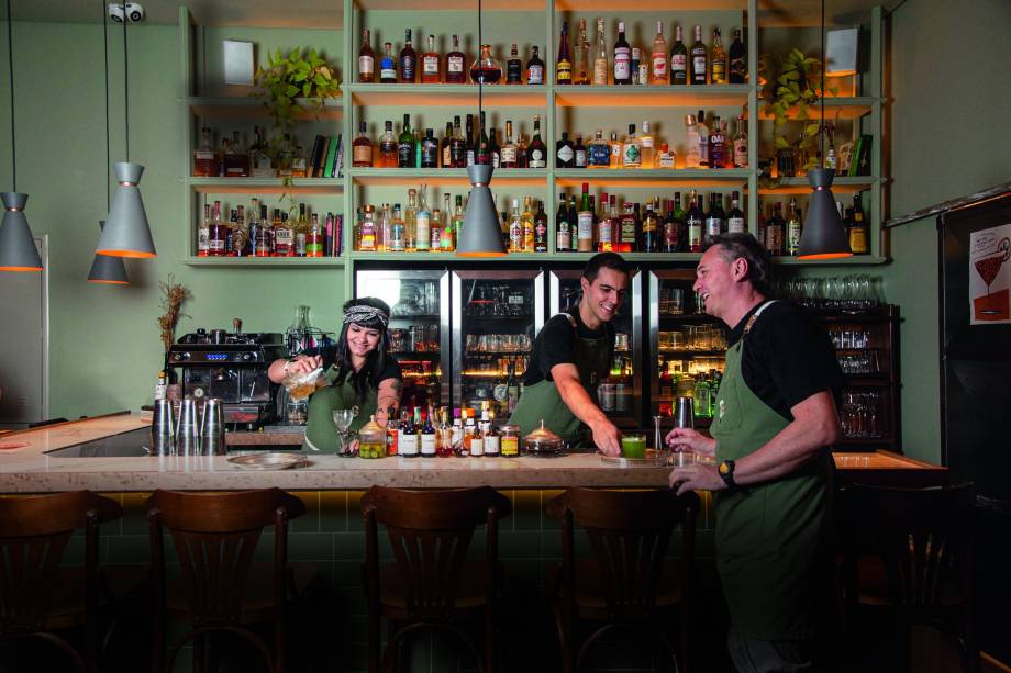 A equipe: revezamento entre balcão e salão A equipe: revezamento entre balcão e salão