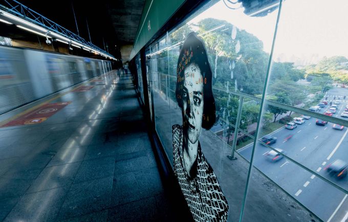 Metrô retomará programa de visitas guiadas às obras de arte em estações