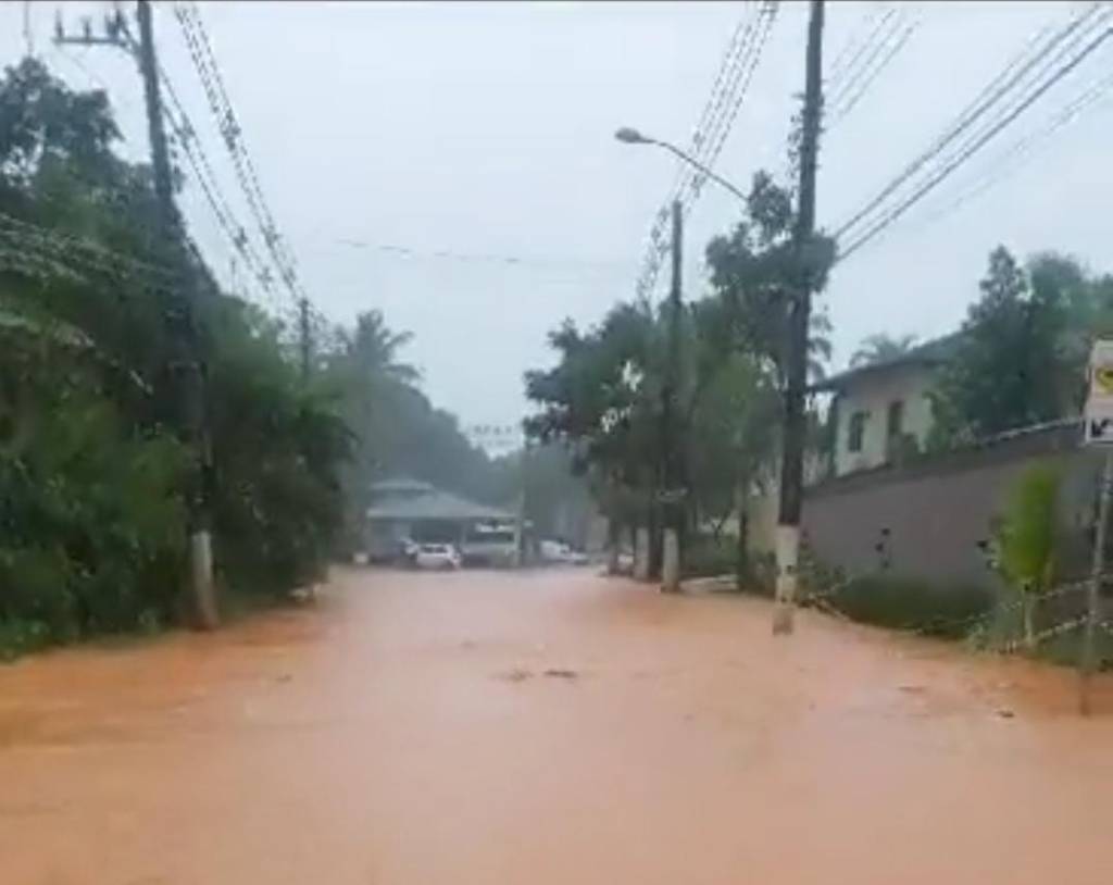 Litoral de São Paulo entra em estado de alerta para fortes chuvas