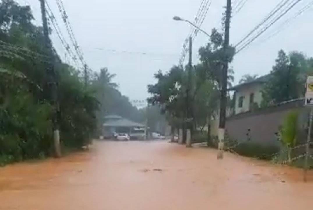 Alagamento na Barra do Sahy, em São Sebastião.