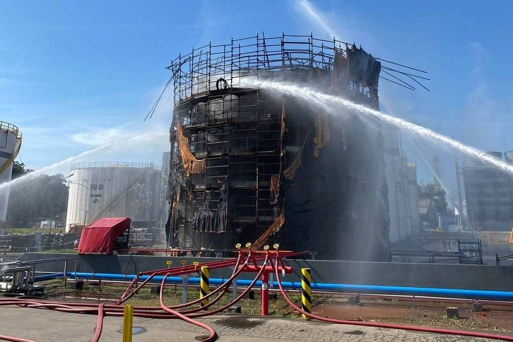 Tanque de gasolina onde houve explosão em Santo André.
