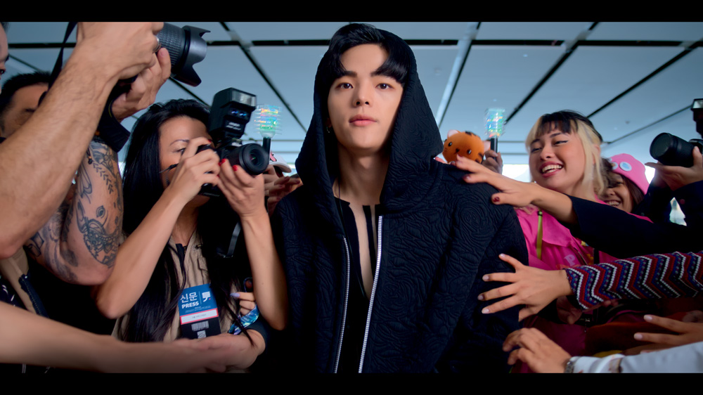 Woojin no papel de Kyung: cantor já foi integrante do Stray Kids