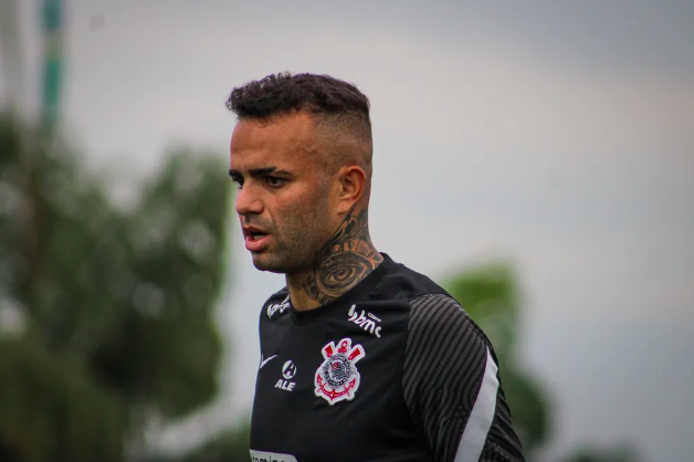 Torcedores invadem motel e agridem Luan, jogador do Corinthians