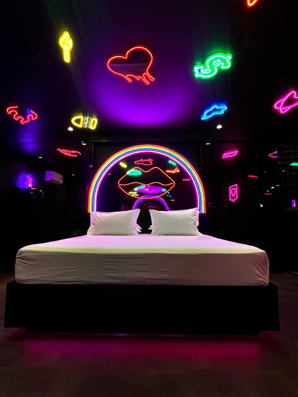 Motel 24h abre as portas no Centro com quarto PCD e vista para o Copan