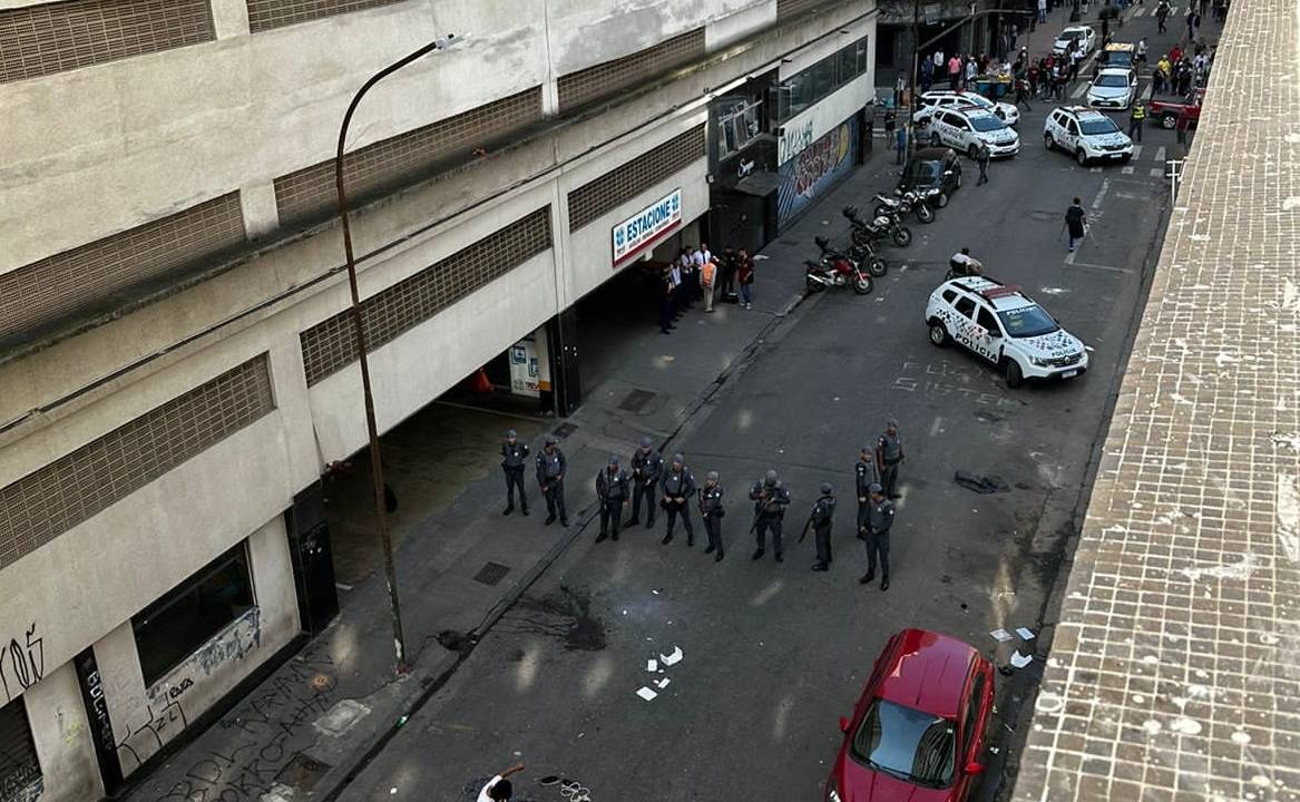 Cerco de policiais militares na Cracolândia.