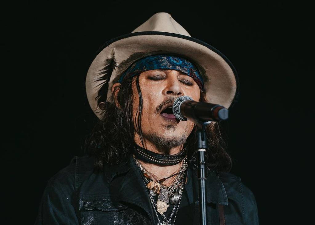 Johnny Depp é encontrado desacordado em hotel, diz site húngaro