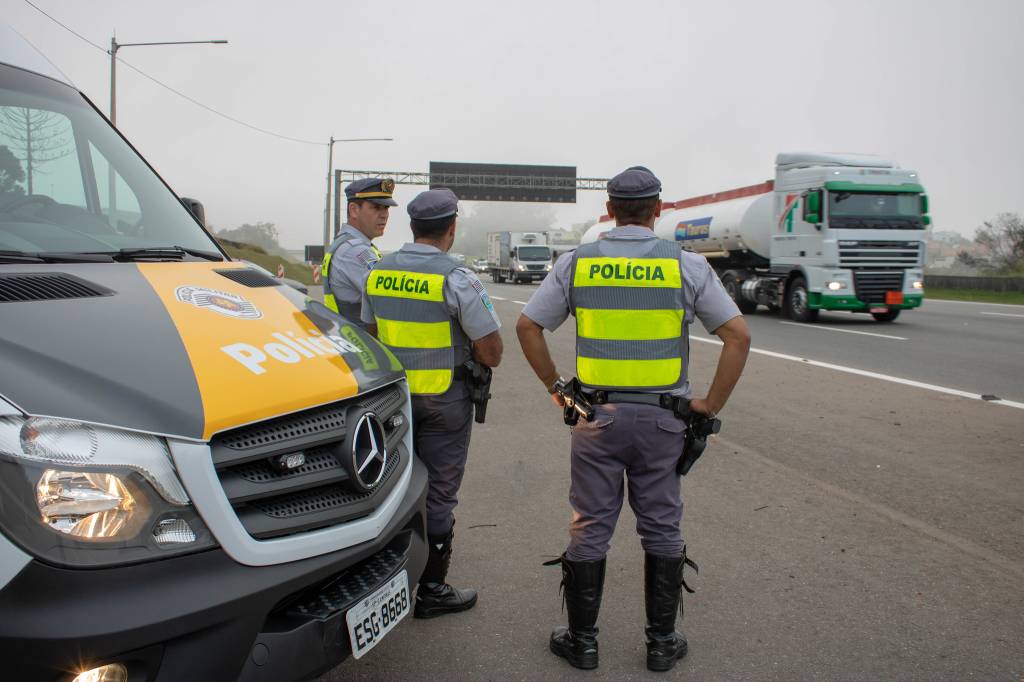 Policiais de trânsito agora passam a usar câmeras corporais