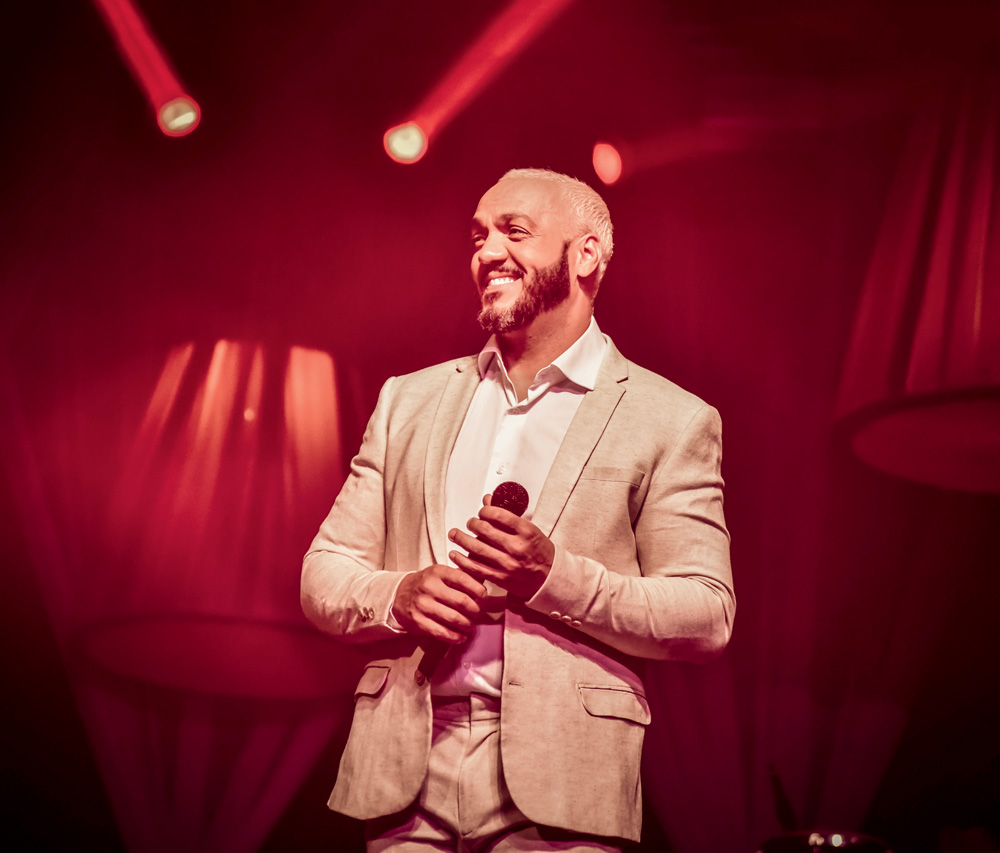 Belo faz dois shows em São Paulo com repertório de sucessos