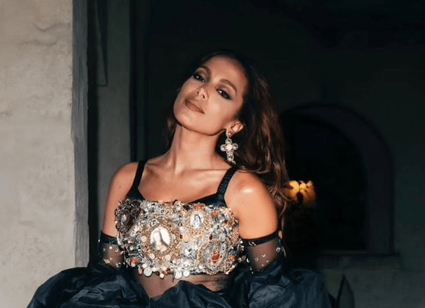 Anitta se irrita com fãs em Salvador: ‘Vocês são muito chatos’