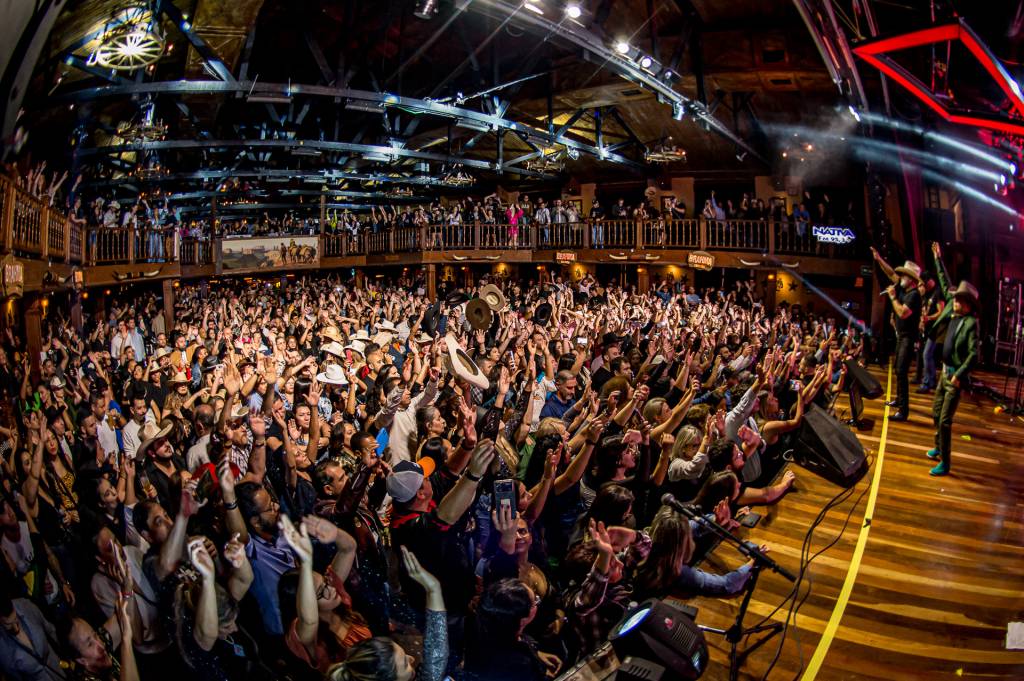 Villa Country completa 21 anos com nova experiência de camarote