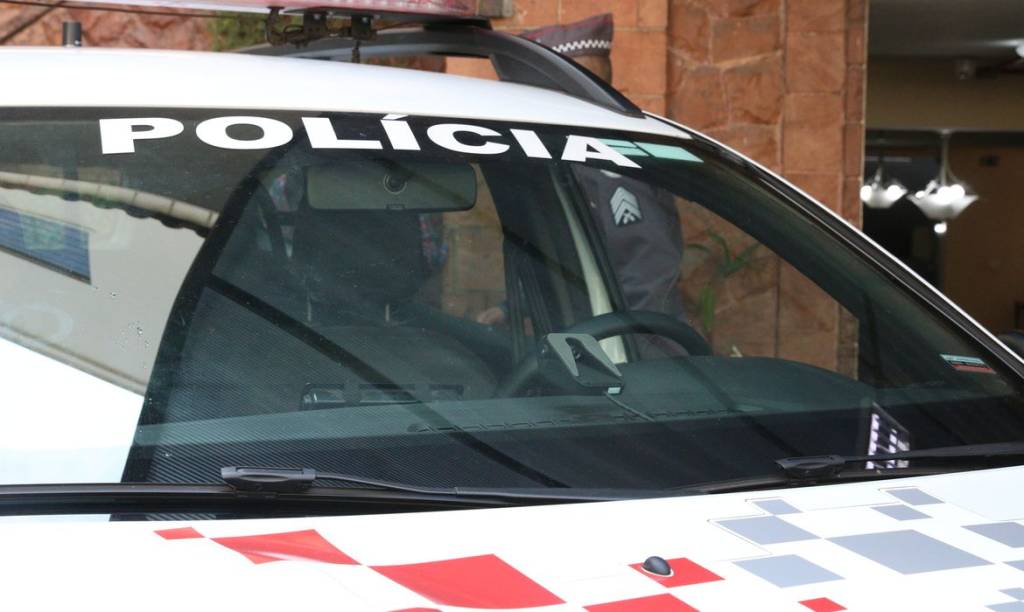 Homem morre baleado após reagir em abordagem policial