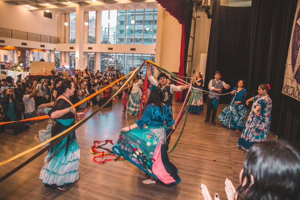 Mercado Místico leva produtos esotéricos e ritual xamânico para Av. Paulista