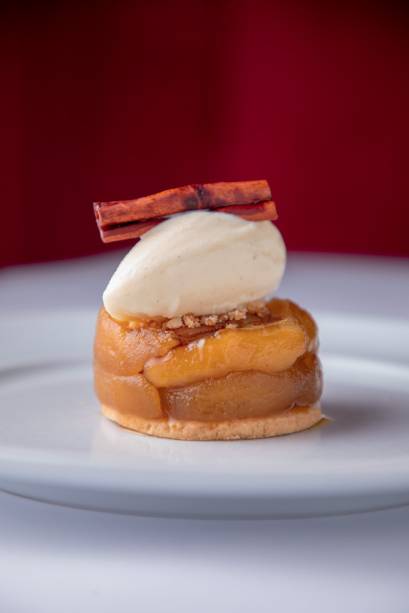 Tarte tatin: com sorvete de baunilha Tarte tatin: com sorvete de baunilha
