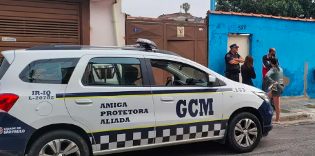 Homem é acusado de esfaquear a mãe de 79 anos e acaba preso