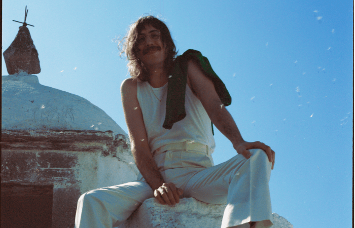 Tim Bernardes abre data extra de show inédito no Theatro Municipal