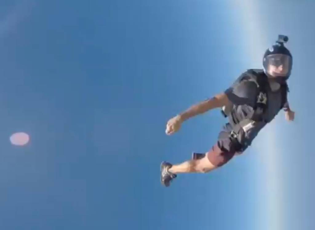 Homem de 49 anos morre durante salto de paraquedas em Boituva