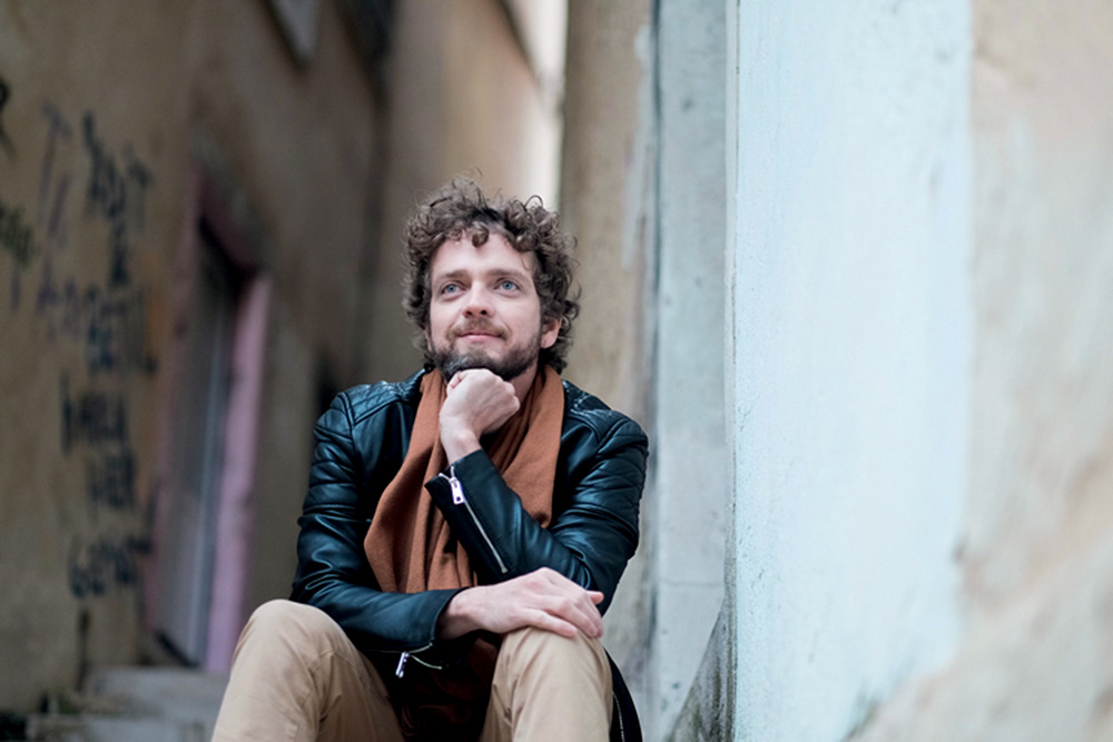 João Ventura e Orquestra Sinfônica Heliópolis se apresentam no Teatro B32