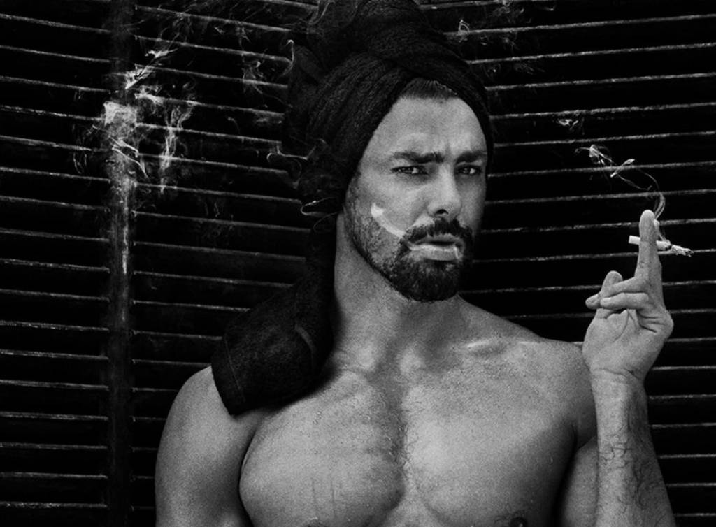 Cauã Reymond publica foto nu e internautas reagem