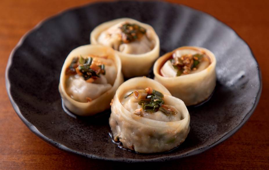 Porção de mandu: pastel com recheio de carnes bovina e suína e kimchi