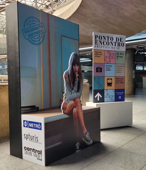 Estação do Metrô inaugura ponto instagramável para fãs de Taylor Swift