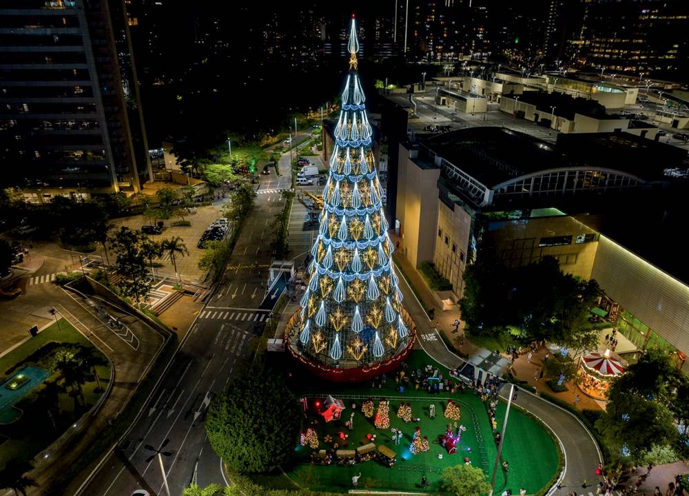 Árvore de 40 metros no MorumbiShopping