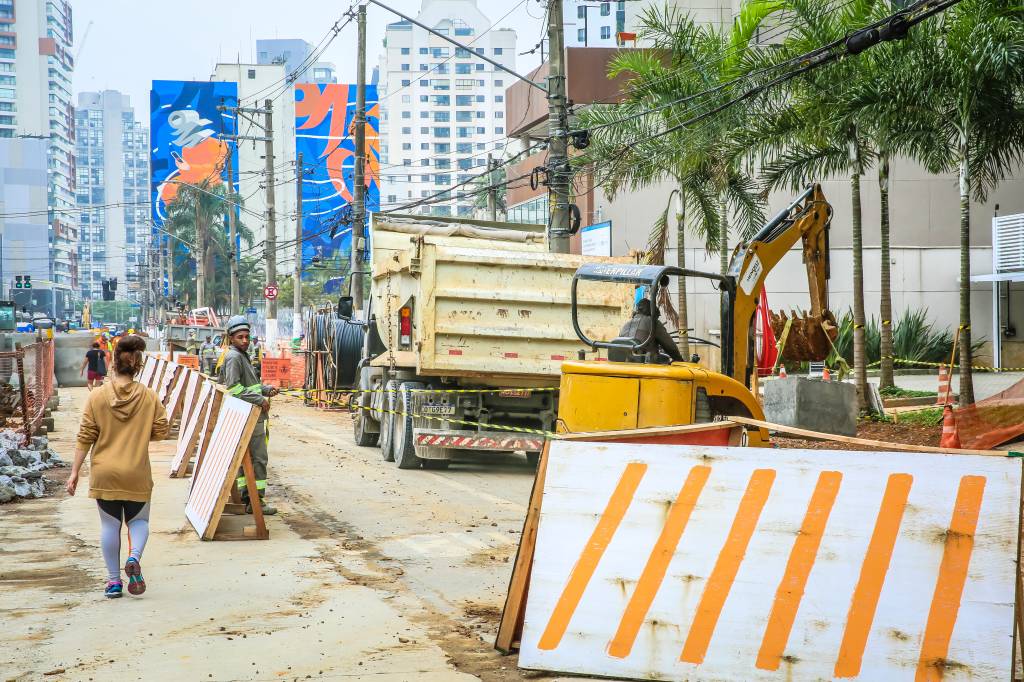 Homem morre após soterramento em obra da Avenida Santo Amaro