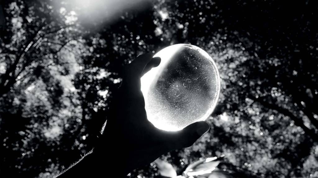 Felippe Moraes apresenta a exposição ‘Ovo Cósmico’ na Verve Galeria