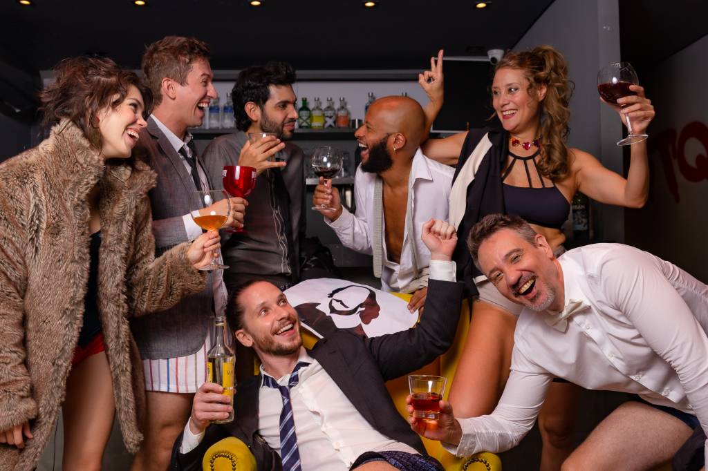 Shakespeare Embriagado: elenco bebe e atua em nova versão de Hamlet