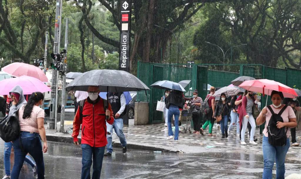 Frente fria derruba temperatura em São Paulo após semanas de calor