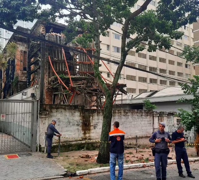 Prefeitura analisa destombamento de casarão interditado na Bela Vista