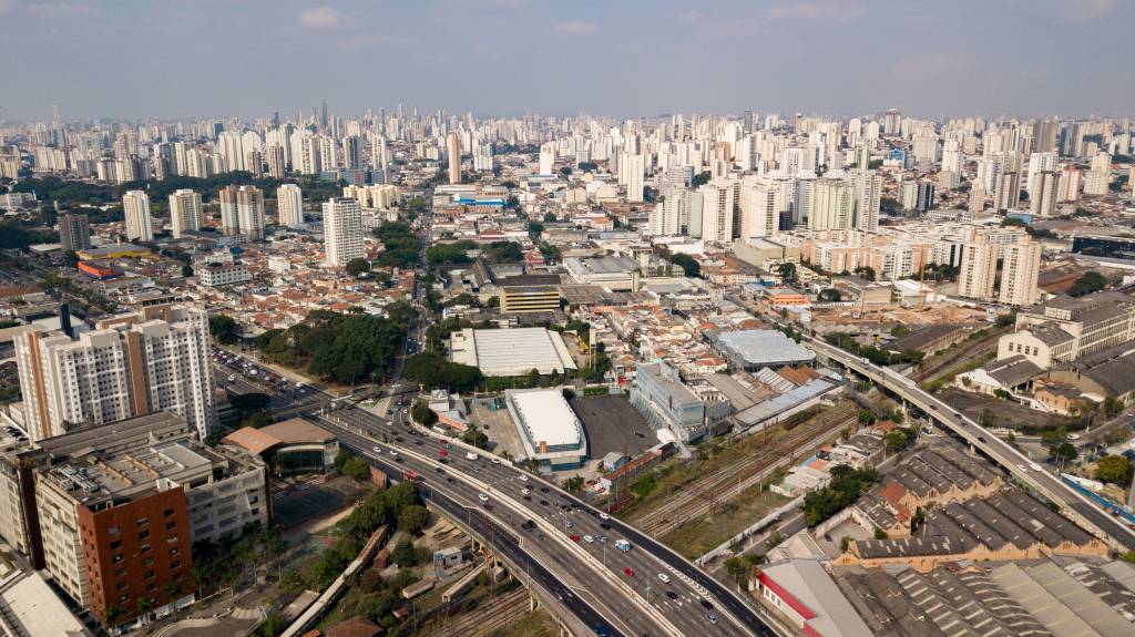 Ventos úmidos causam chuvisco e nebulosidade em São Paulo