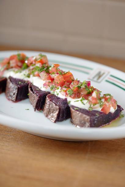 Canapé de batata-doce com coalhada e vinagrete: petisco do NoBar