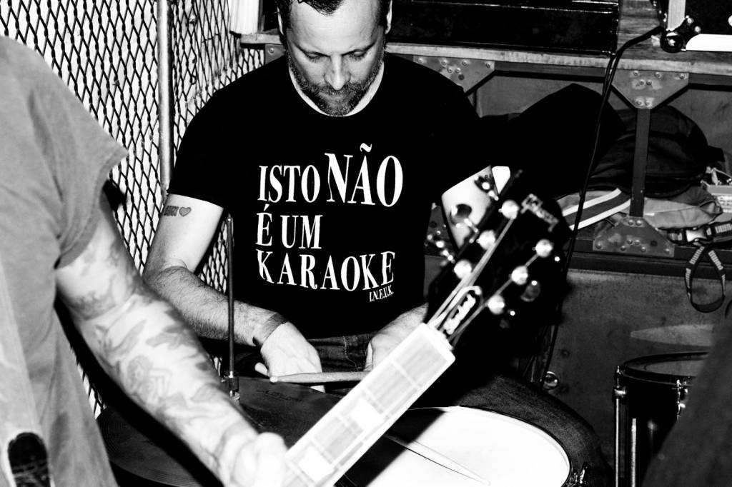 Banda com microfone aberto entra na programação do Cineclube Cortina