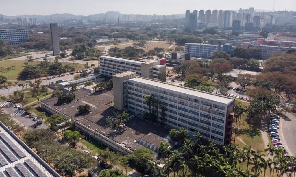 USP abre inscrições para projeto que estimula meninas nas ciências